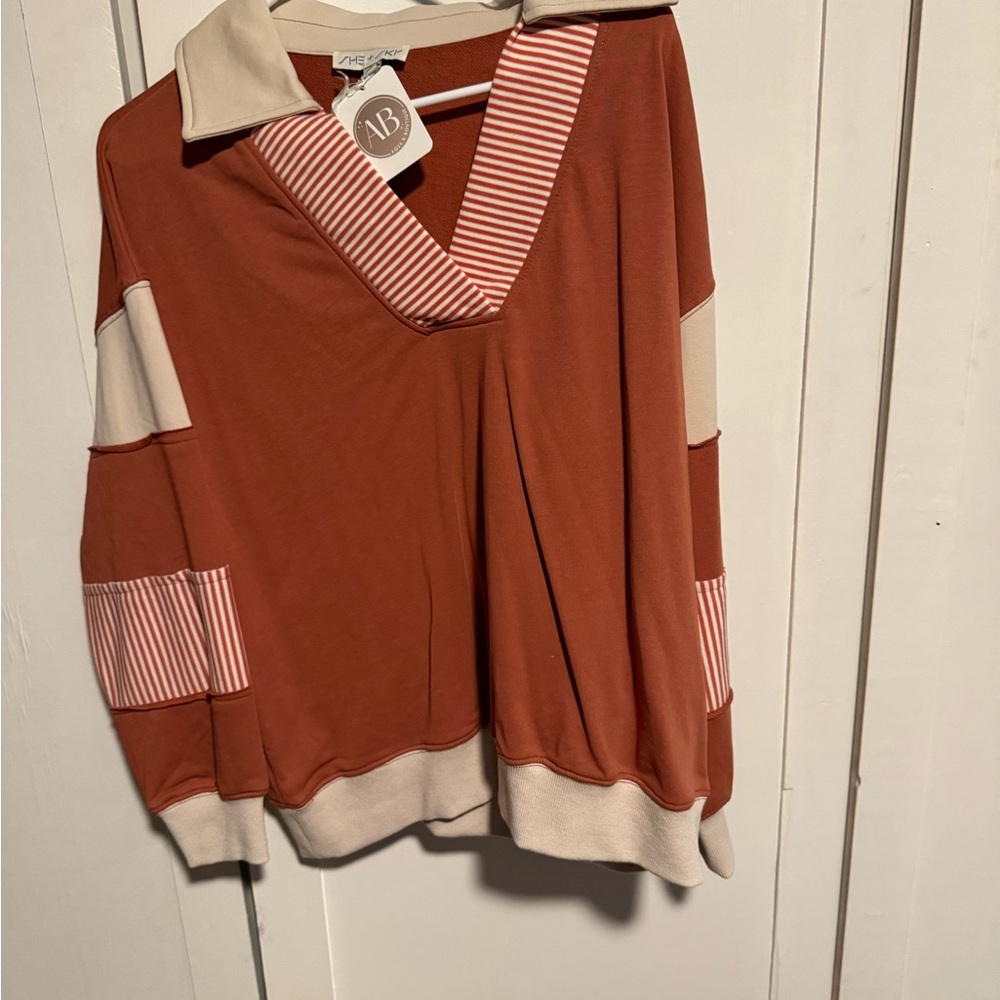 Aqua B Boutique Rust and Cream V-Neck Pullover